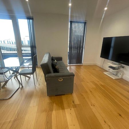 Luxury Top Floor Penthouse Apartment Near Heathrow Лондон Екстер'єр фото