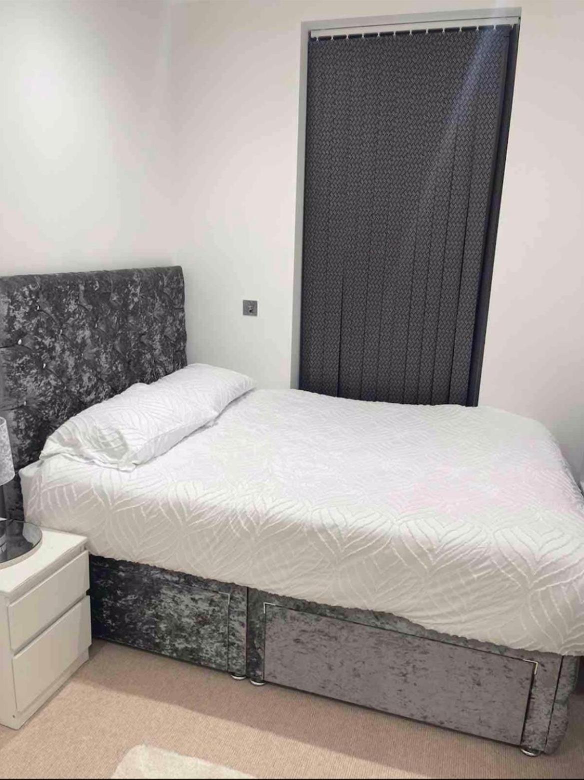 Luxury Top Floor Penthouse Apartment Near Heathrow Лондон Екстер'єр фото