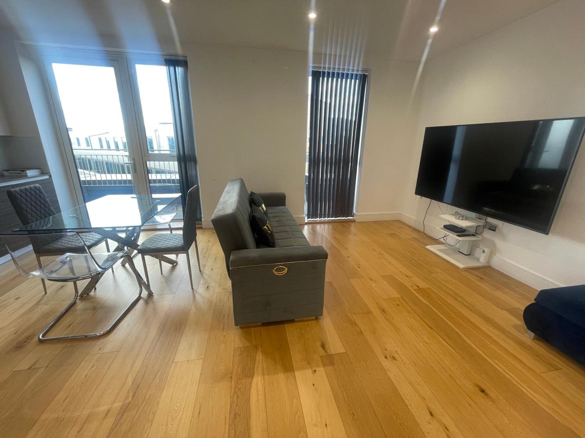 Luxury Top Floor Penthouse Apartment Near Heathrow Лондон Екстер'єр фото